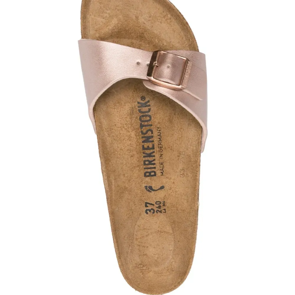 Сандалии Madrid с тисненым логотипом