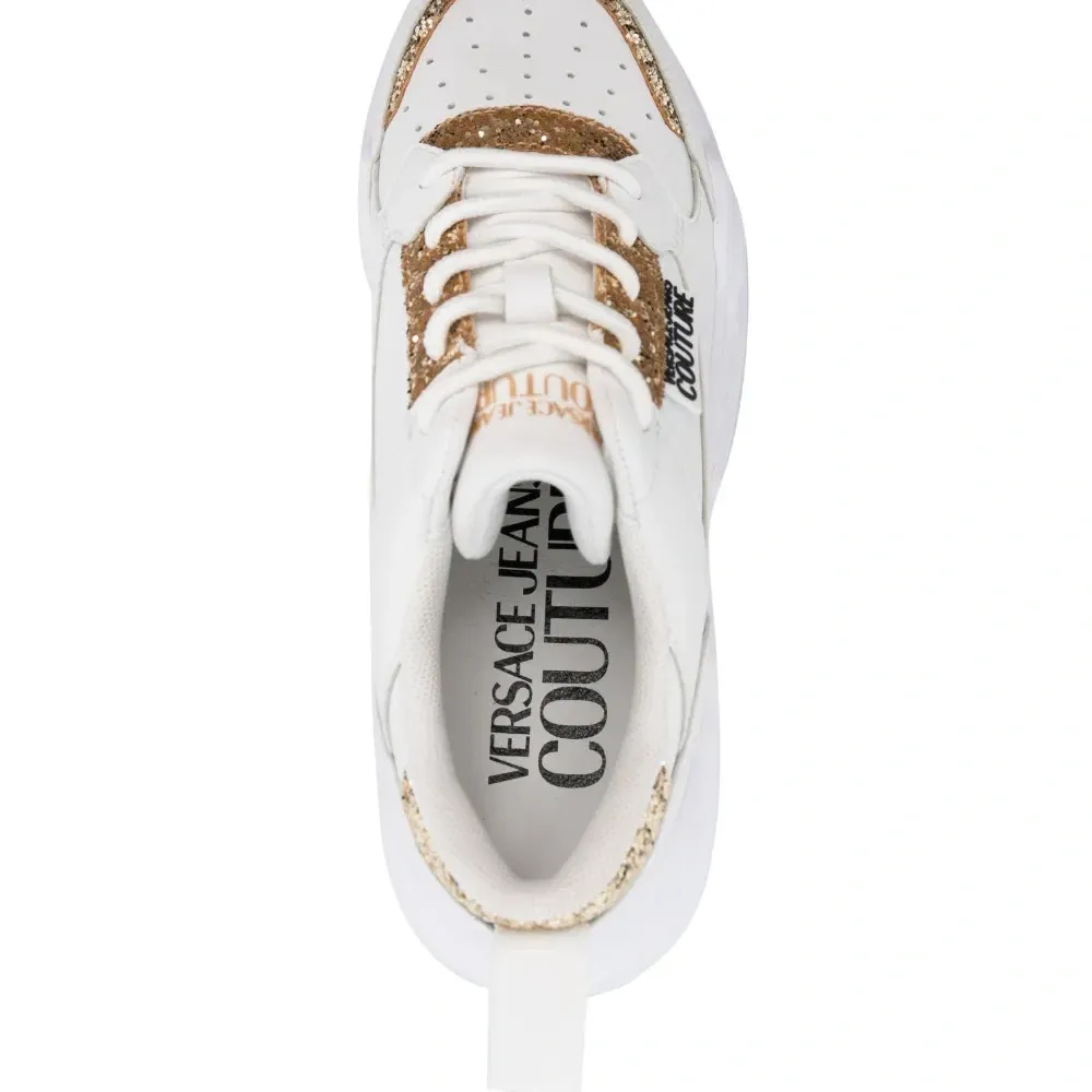 Кроссовки с блестками и нашивкой-логотипом