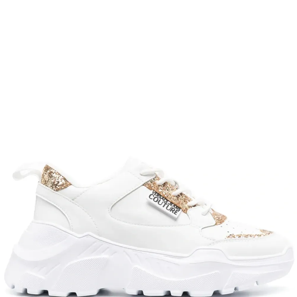 Кроссовки с блестками и нашивкой-логотипом