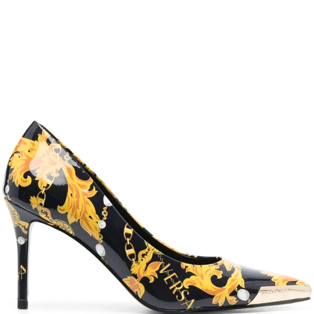 Туфли с логотипом