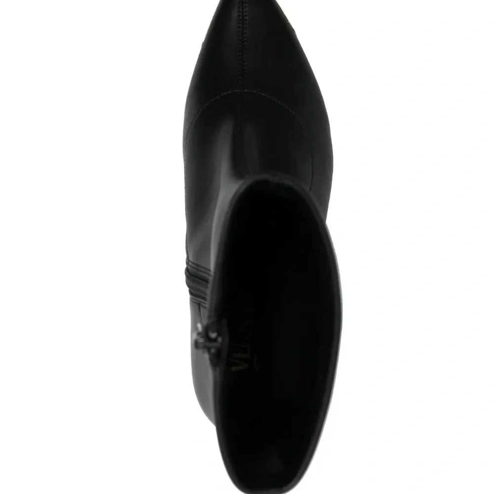 Ботильоны с заостренным носком и логотипом