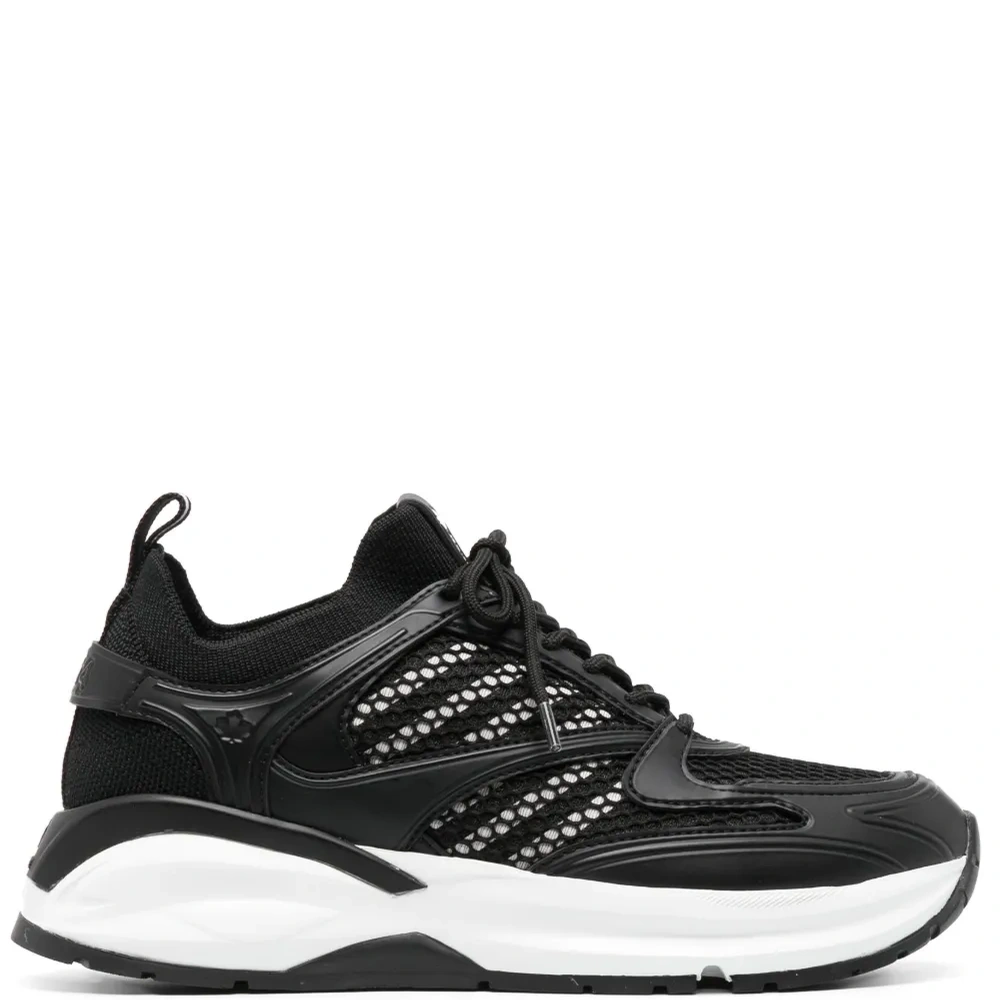 Кроссовки из коллаборации с Dash