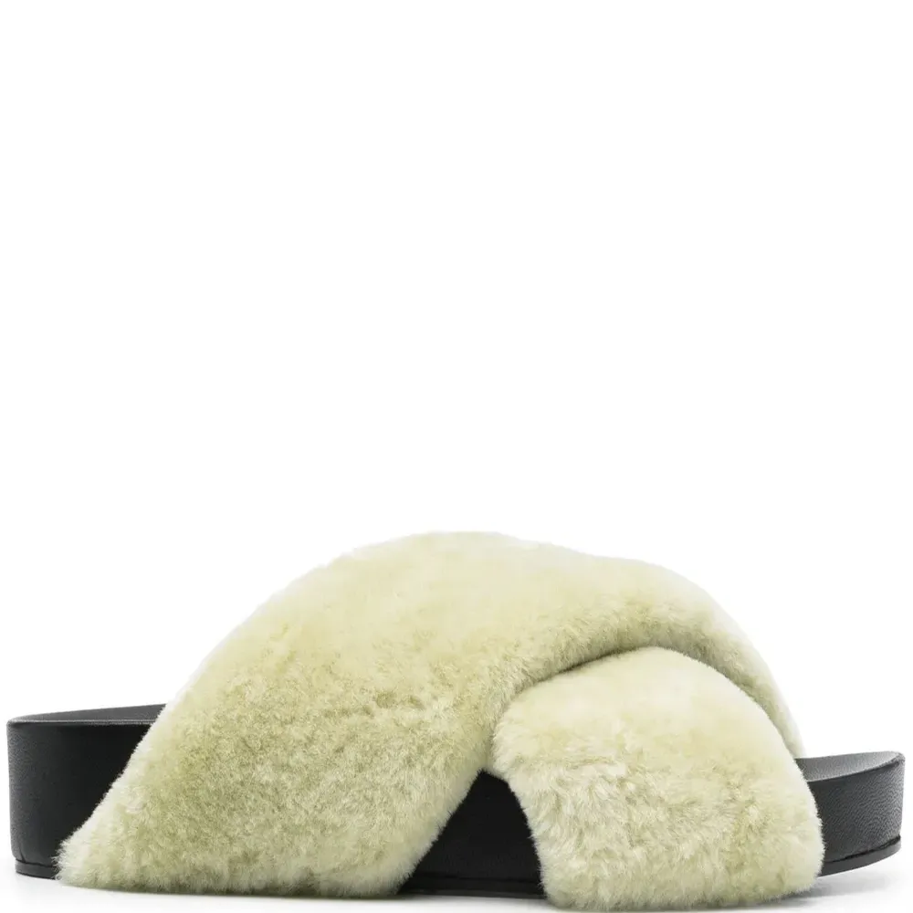 Сандалии с меховыми ремешками