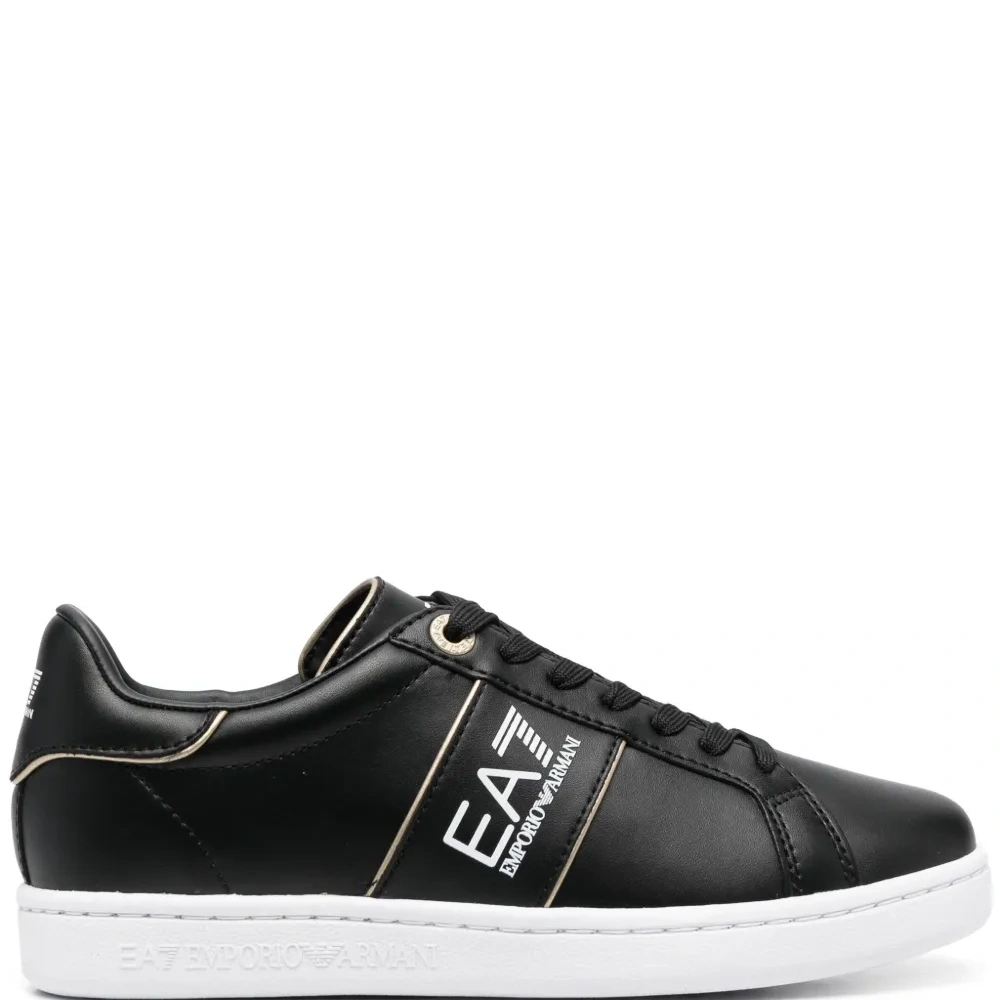 Кроссовки с логотипом