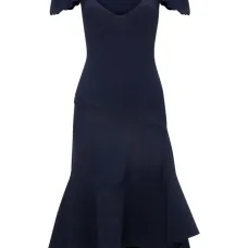 Платье с оборками и открытыми плечами