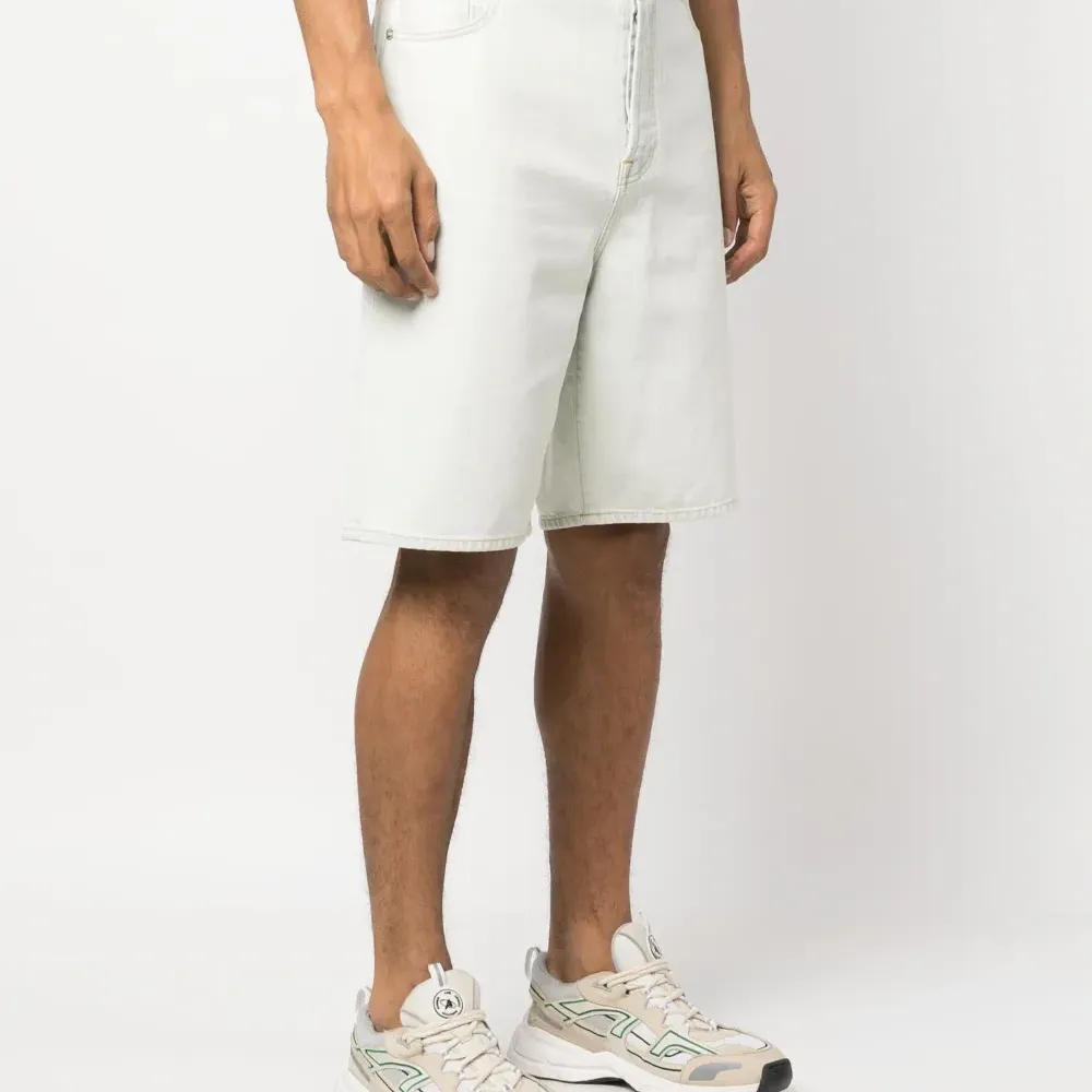 Джинсовые шорты с вышитым логотипом