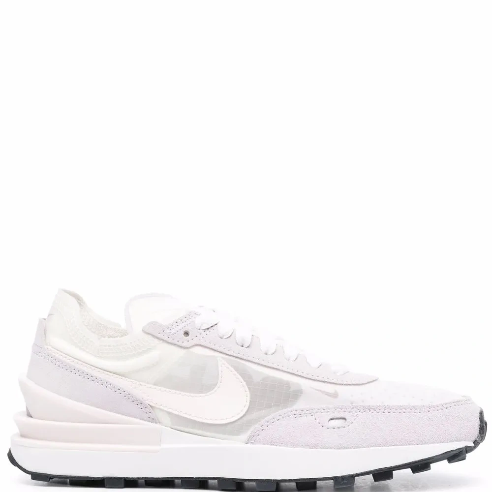 Кроссовки на шнуровке с логотипом