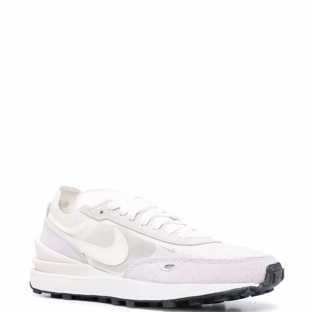 Кроссовки на шнуровке с логотипом