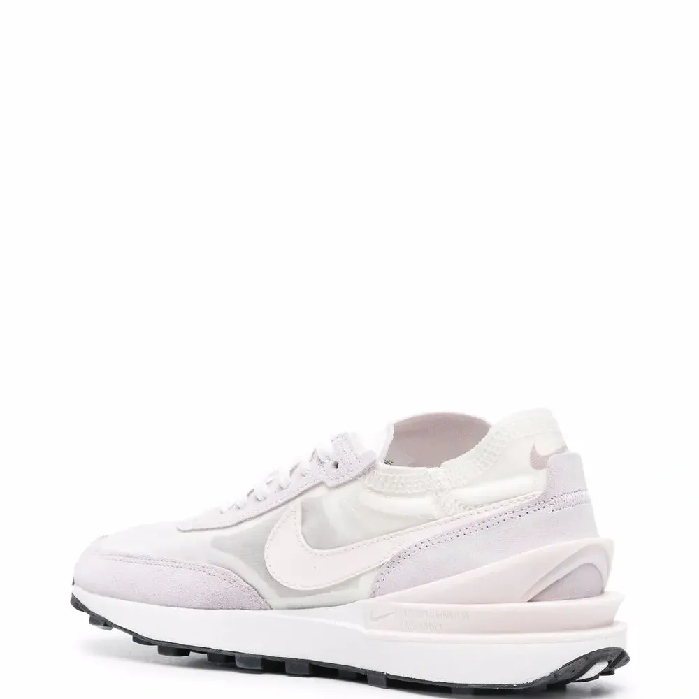 Кроссовки на шнуровке с логотипом