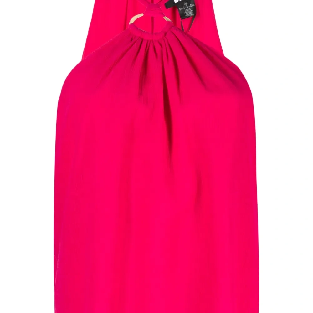 Блузка с вырезом халтер