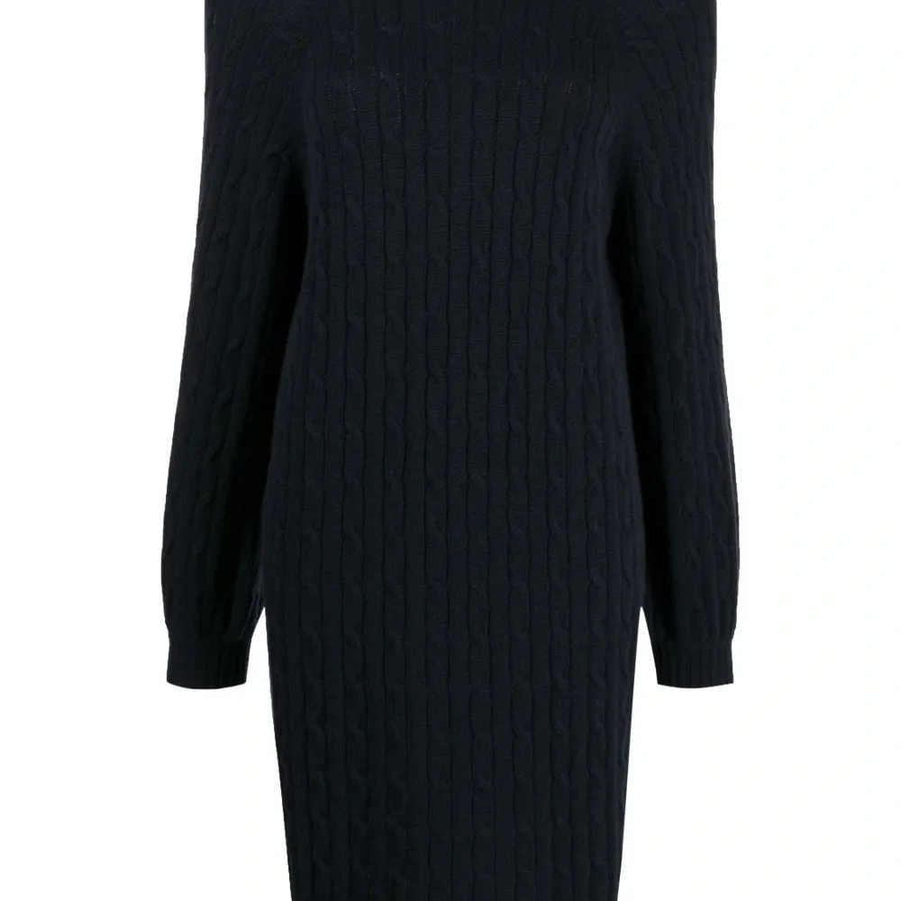 Платье фактурной вязки с круглым вырезом