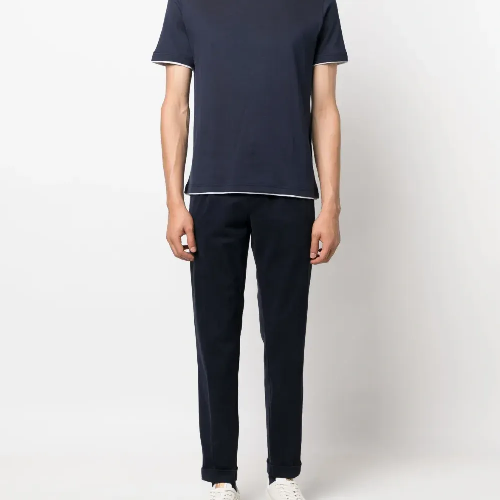 Футболка с круглым вырезом