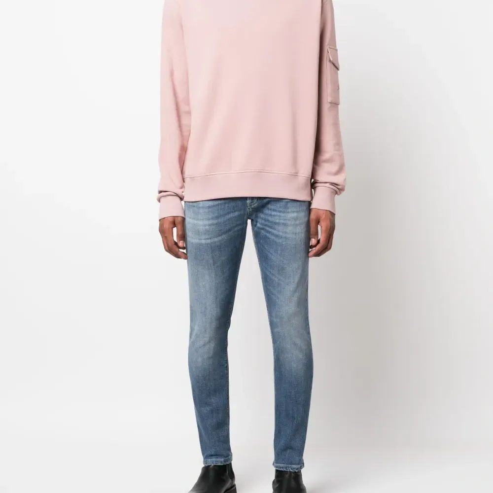 Толстовка с накладным карманом