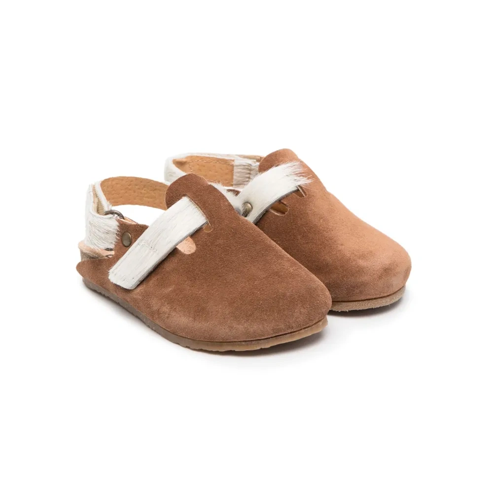 Сандалии с закрытым носком