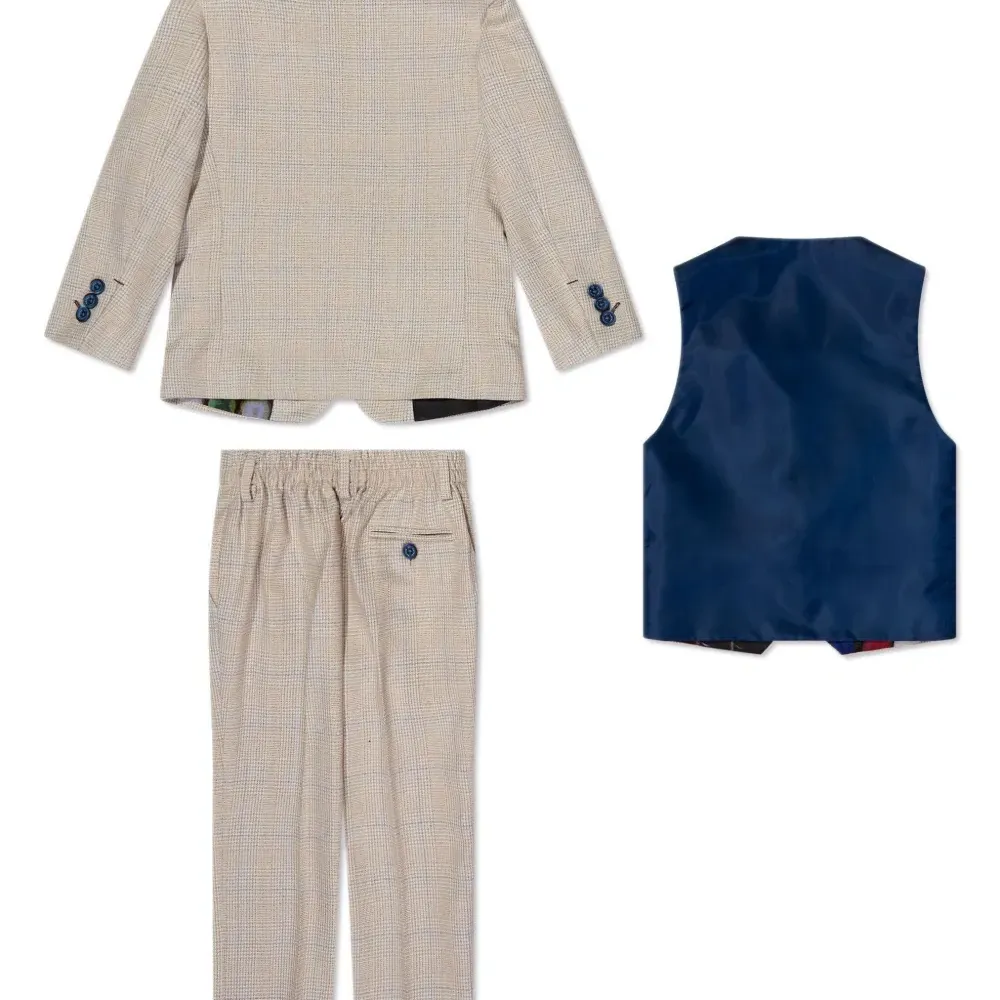 Костюм-тройка с однобортным пиджаком