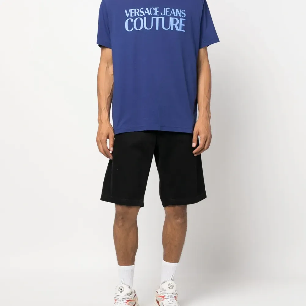 Футболка с логотипом