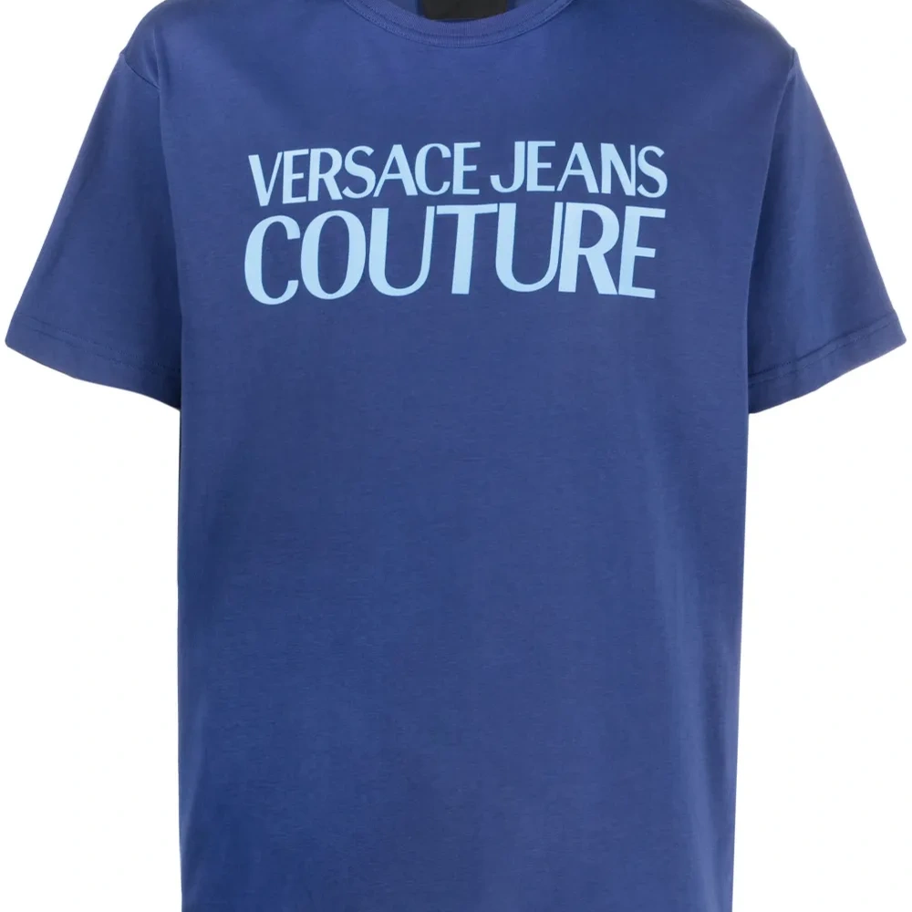 Футболка с логотипом