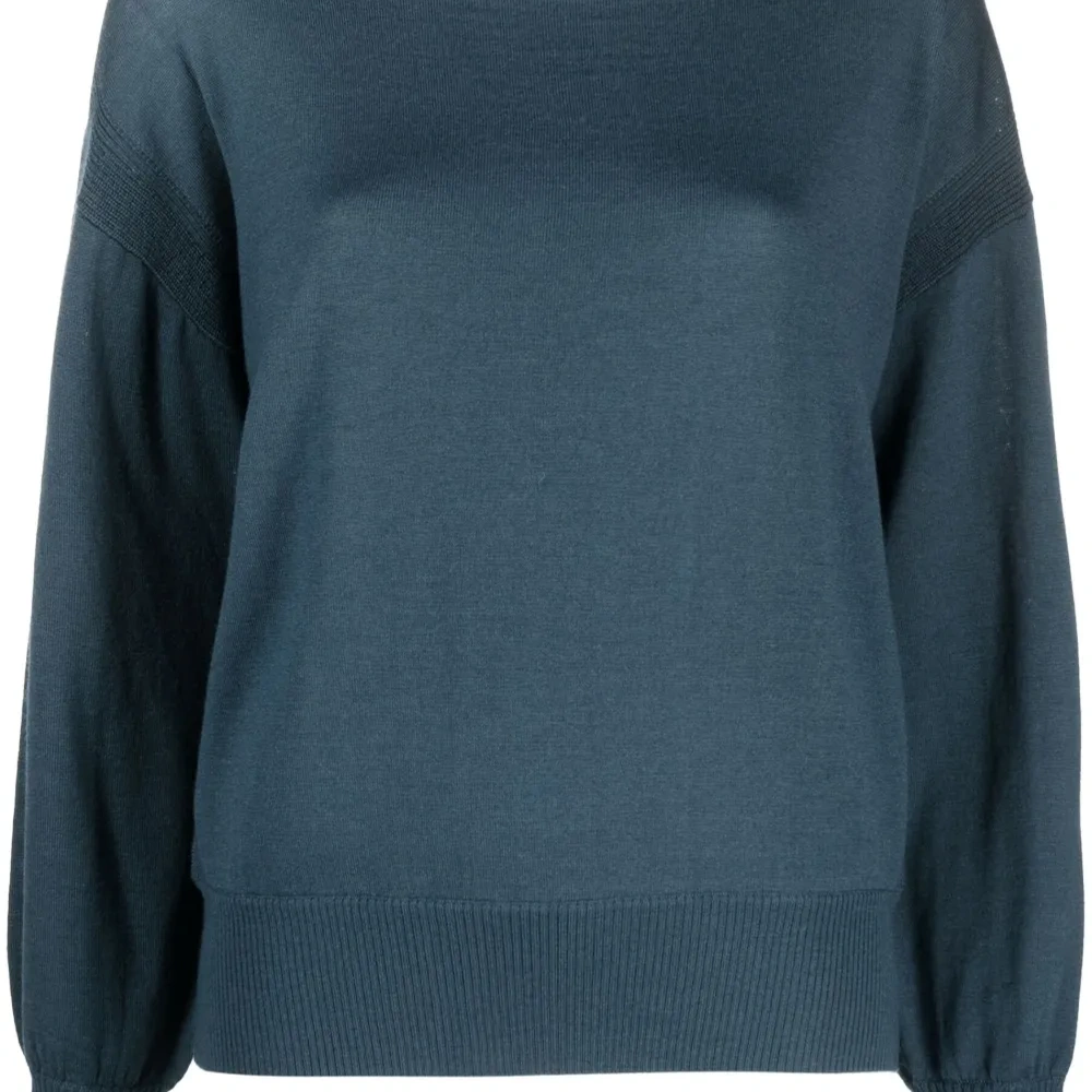 Топ с вырезом-лодочкой и длинными рукавами