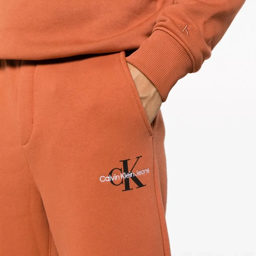 Спортивные брюки с вышитым логотипом