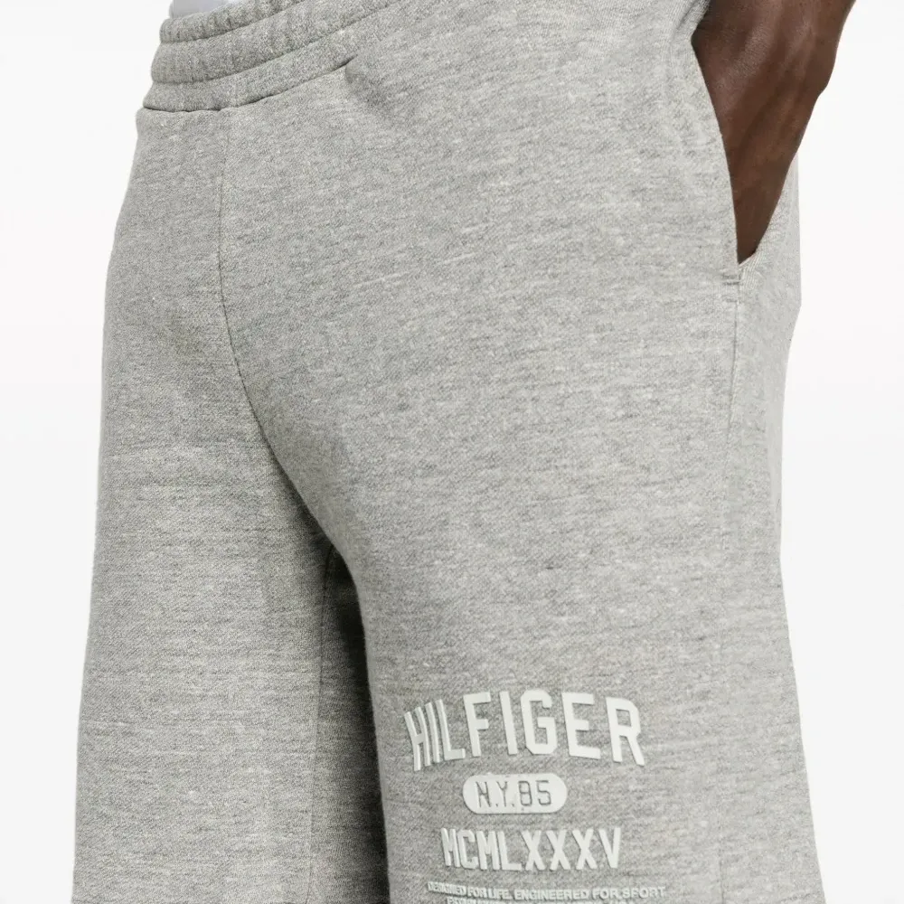 Спортивные шорты с логотипом