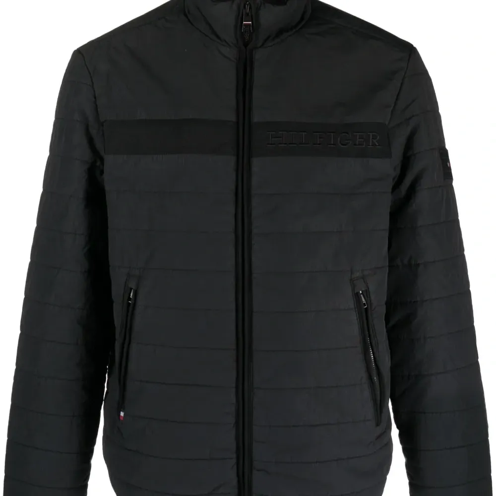 Пуховик с вышитым логотипом Пуховик с вышитым логотипом