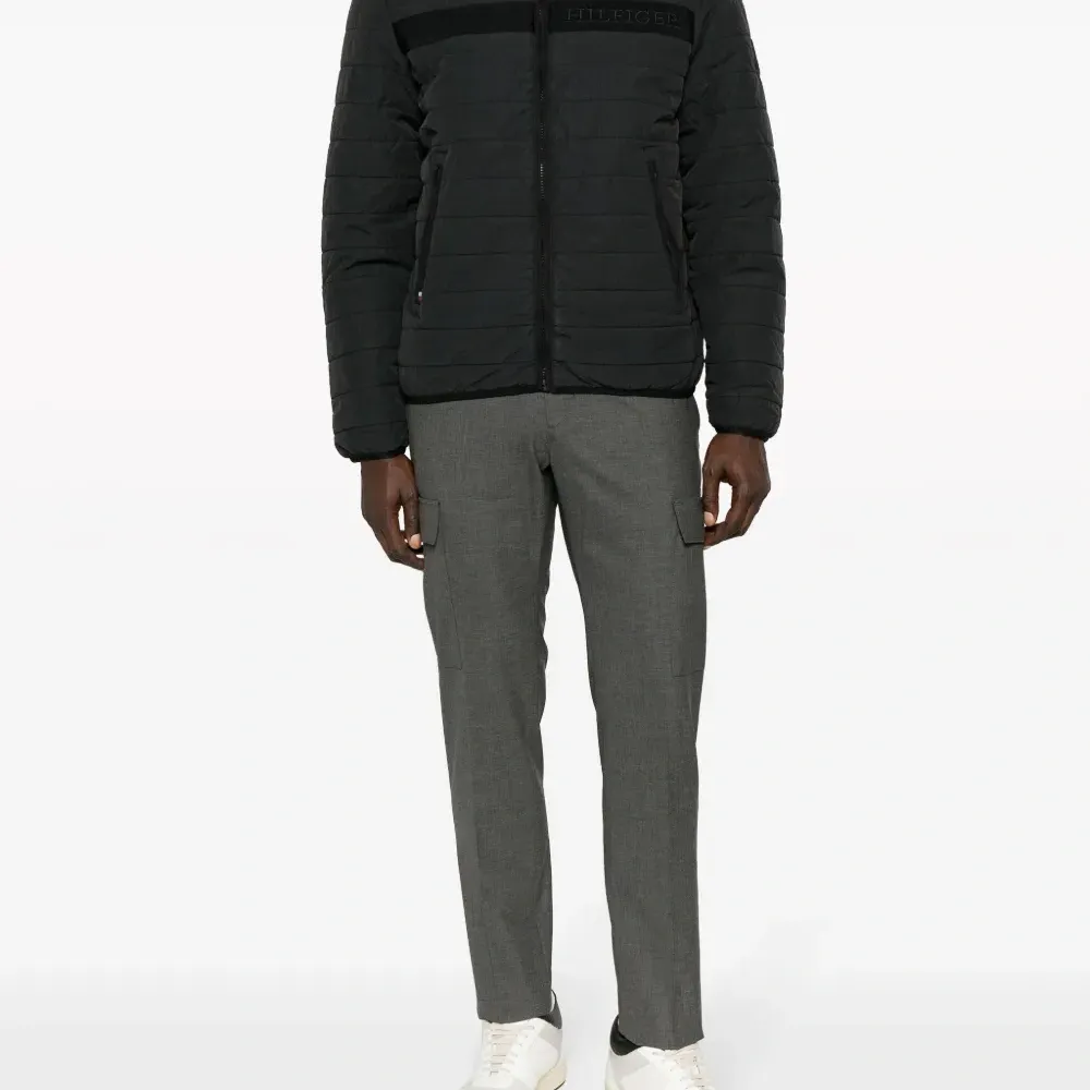 Пуховик с вышитым логотипом Пуховик с вышитым логотипом