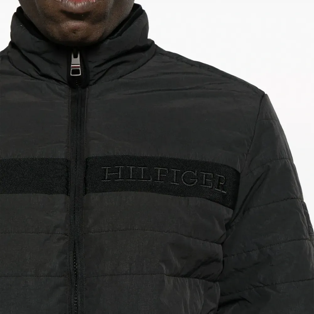 Пуховик с вышитым логотипом Пуховик с вышитым логотипом