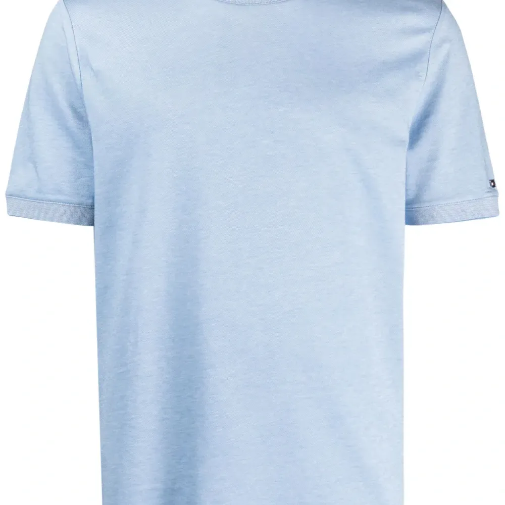 Футболка с вышитым логотипом