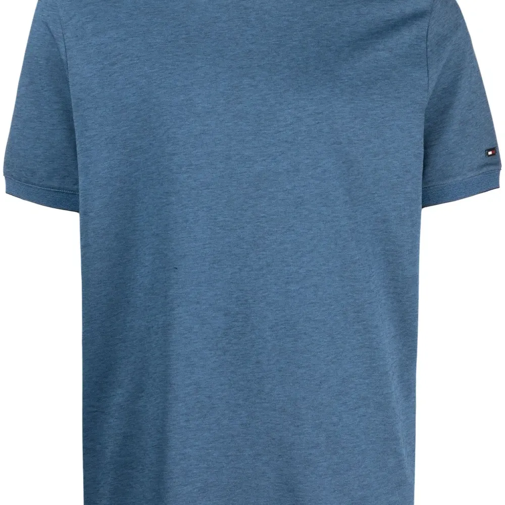 Футболка с вышитым логотипом