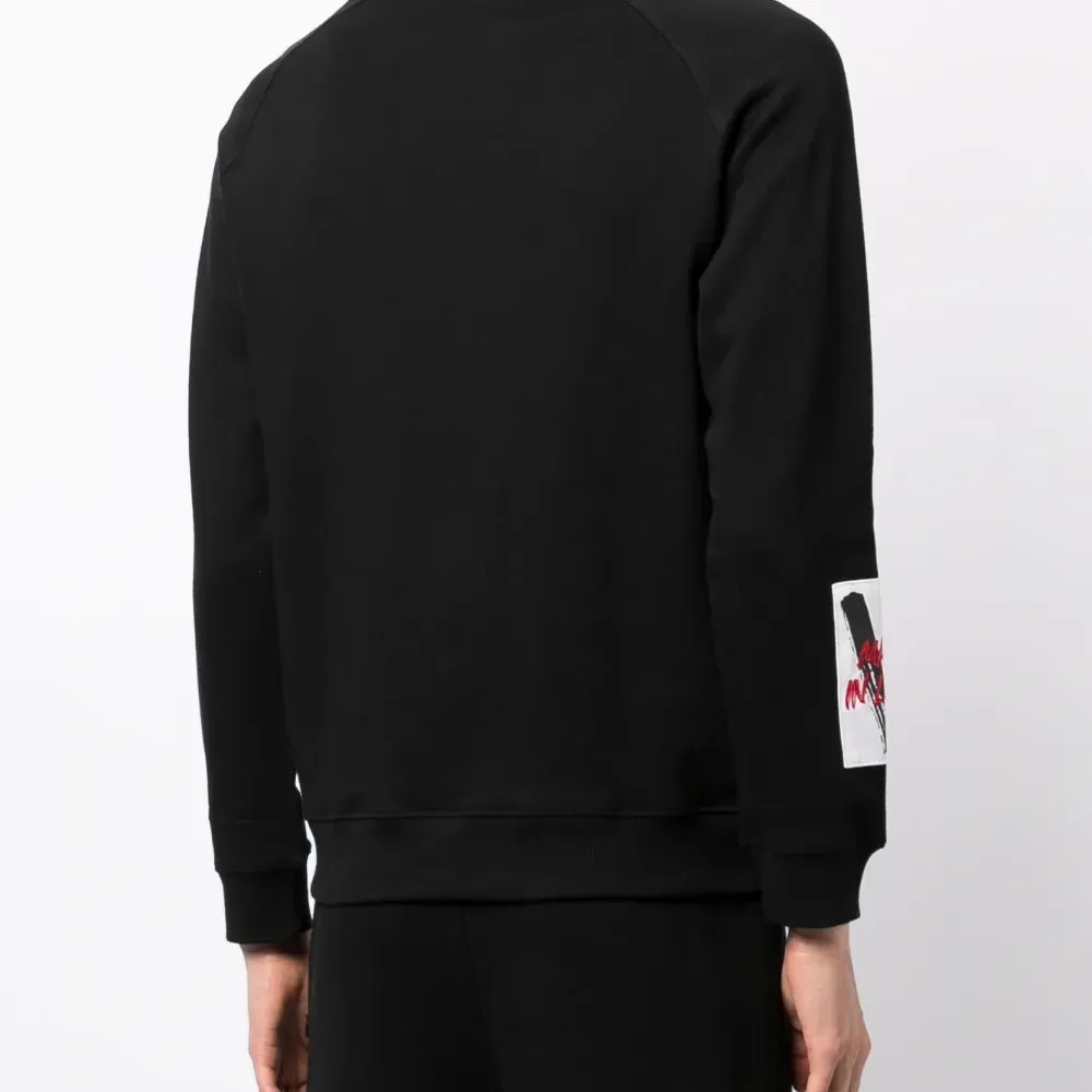 Толстовка с эффектом разбрызганной краски и логотипом