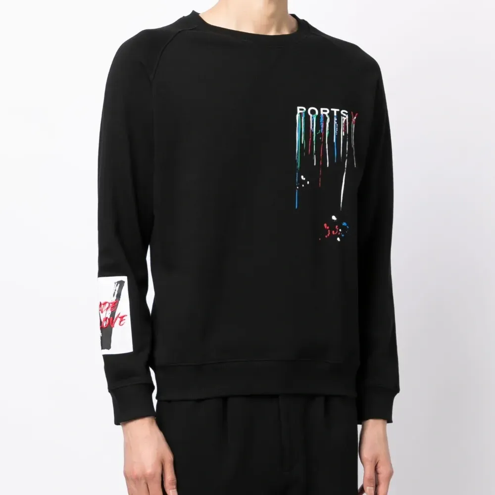 Толстовка с эффектом разбрызганной краски и логотипом