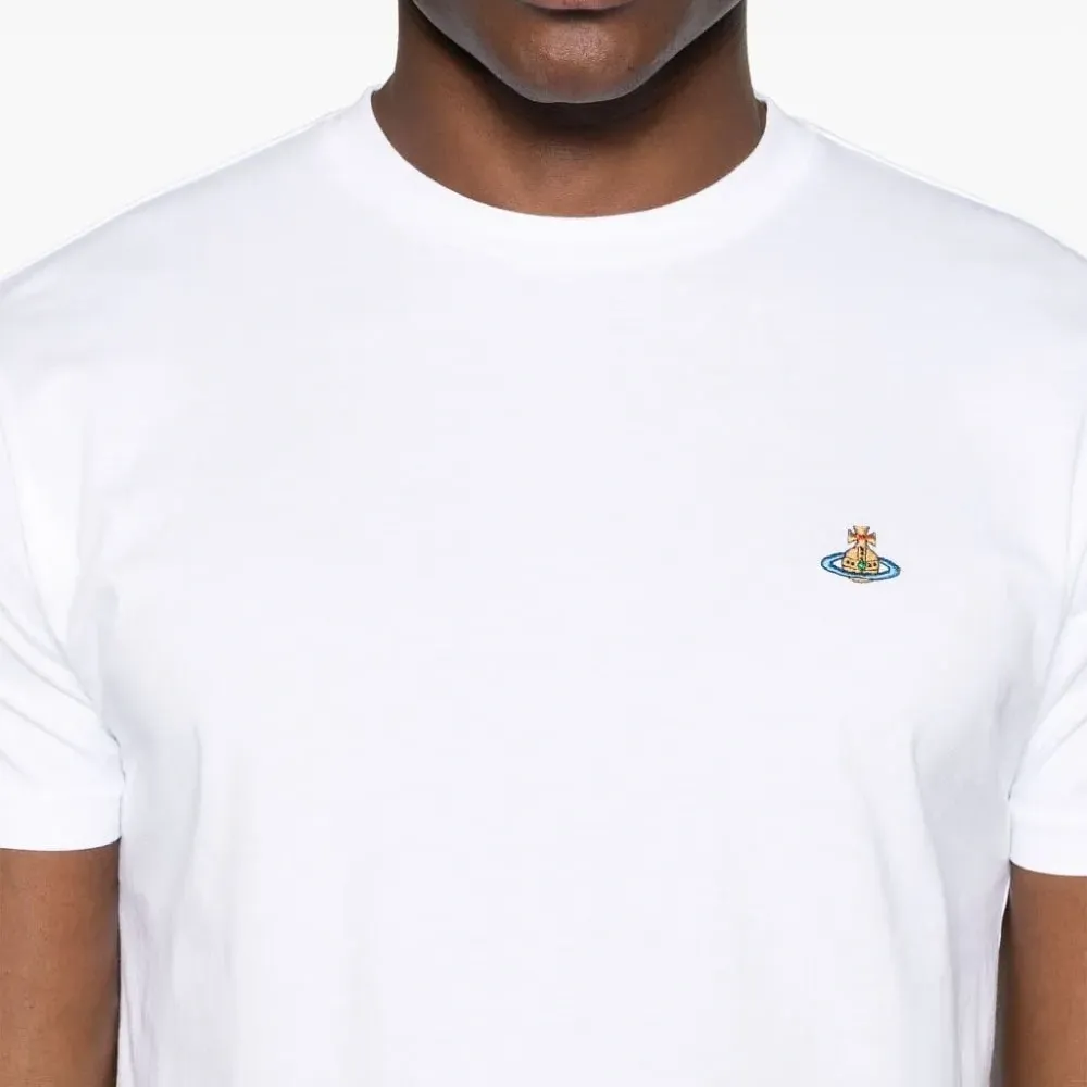 Футболка с вышитым логотипом