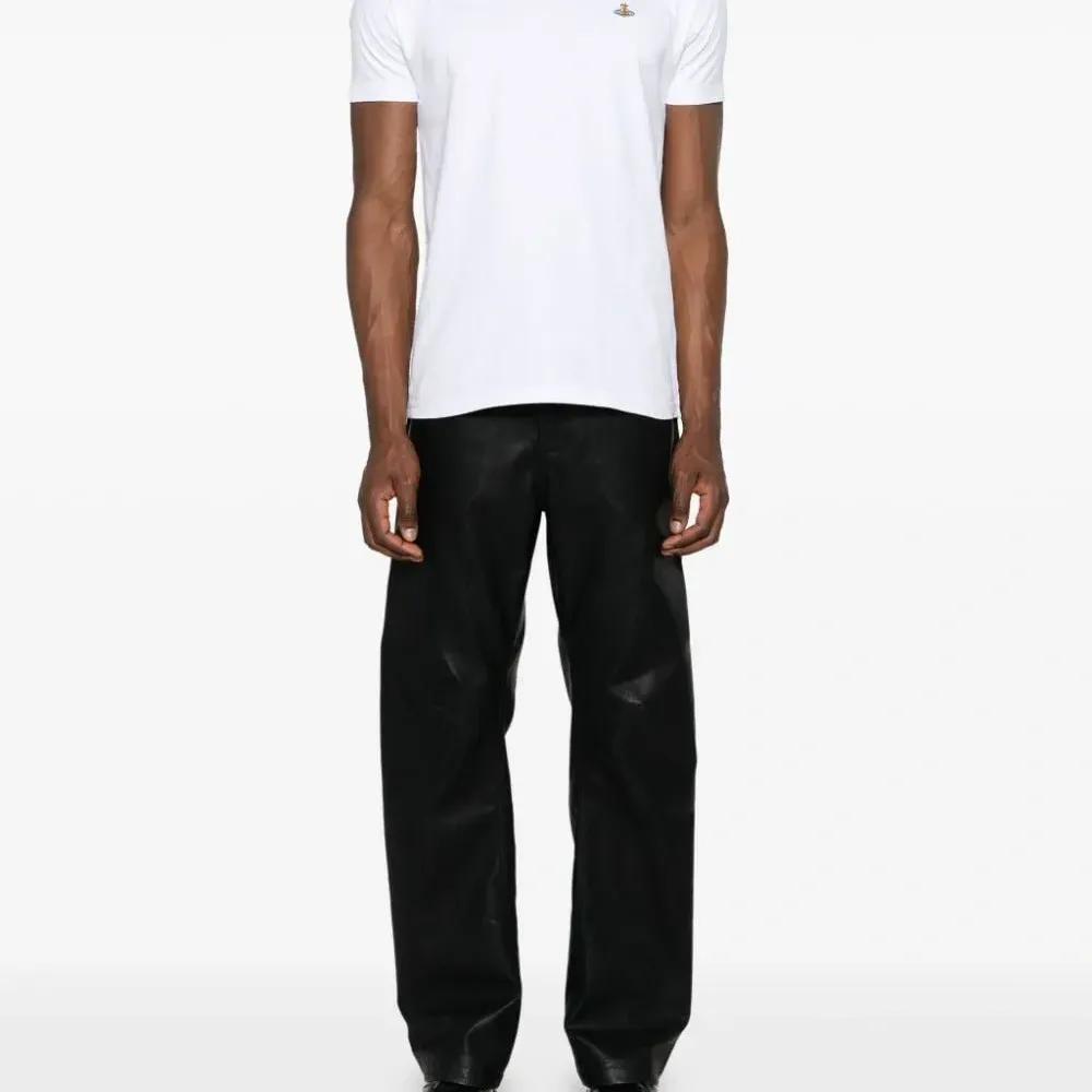 Футболка с вышитым логотипом