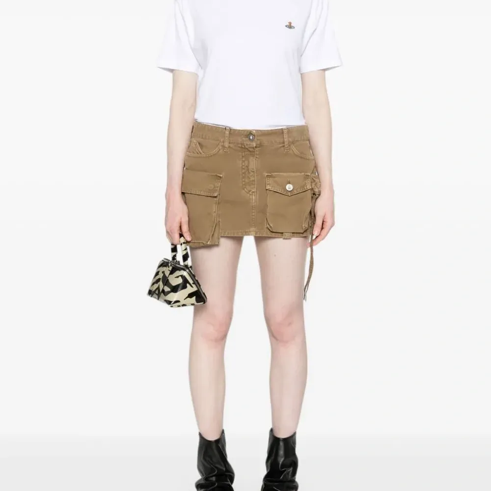 Футболка с вышитым логотипом