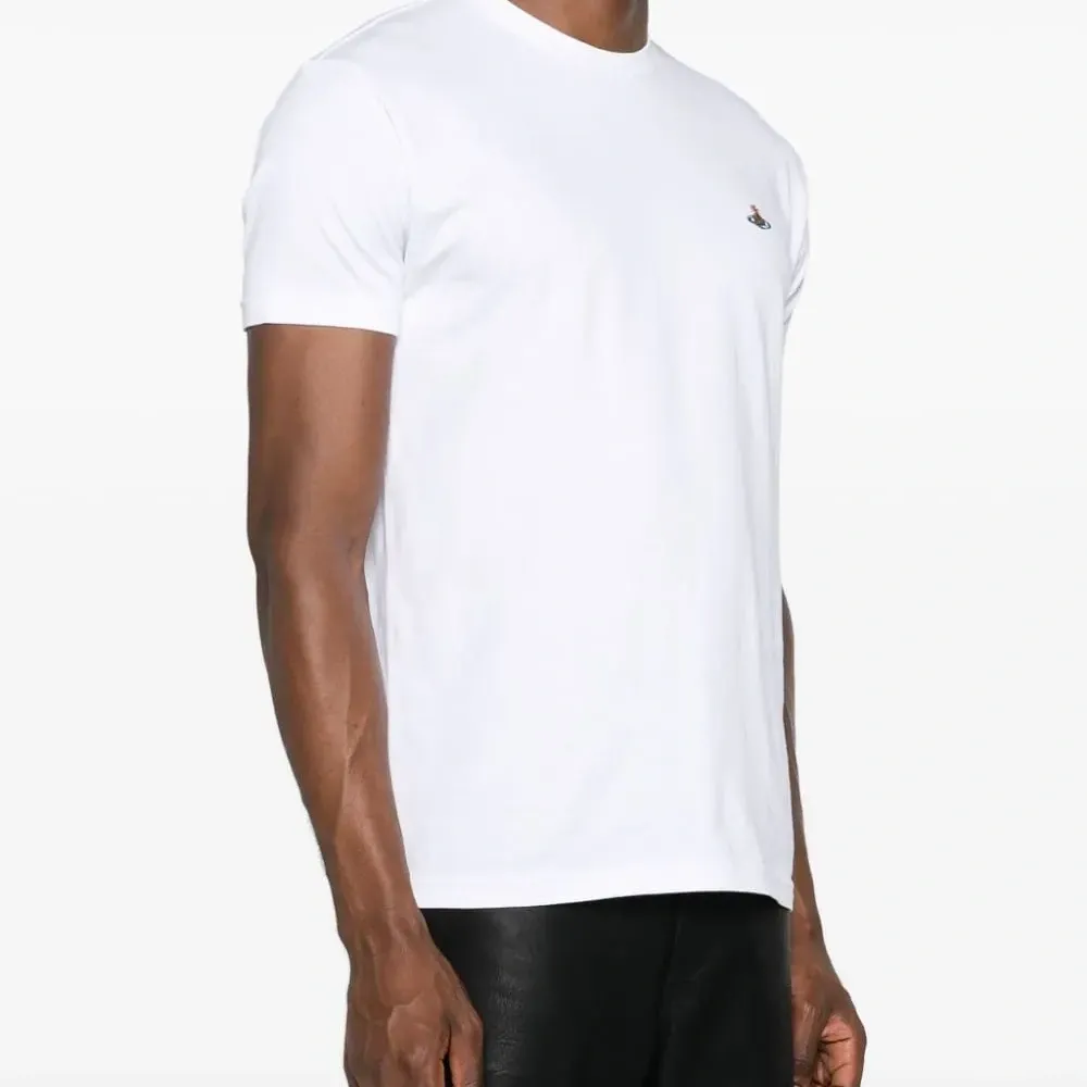 Футболка с вышитым логотипом