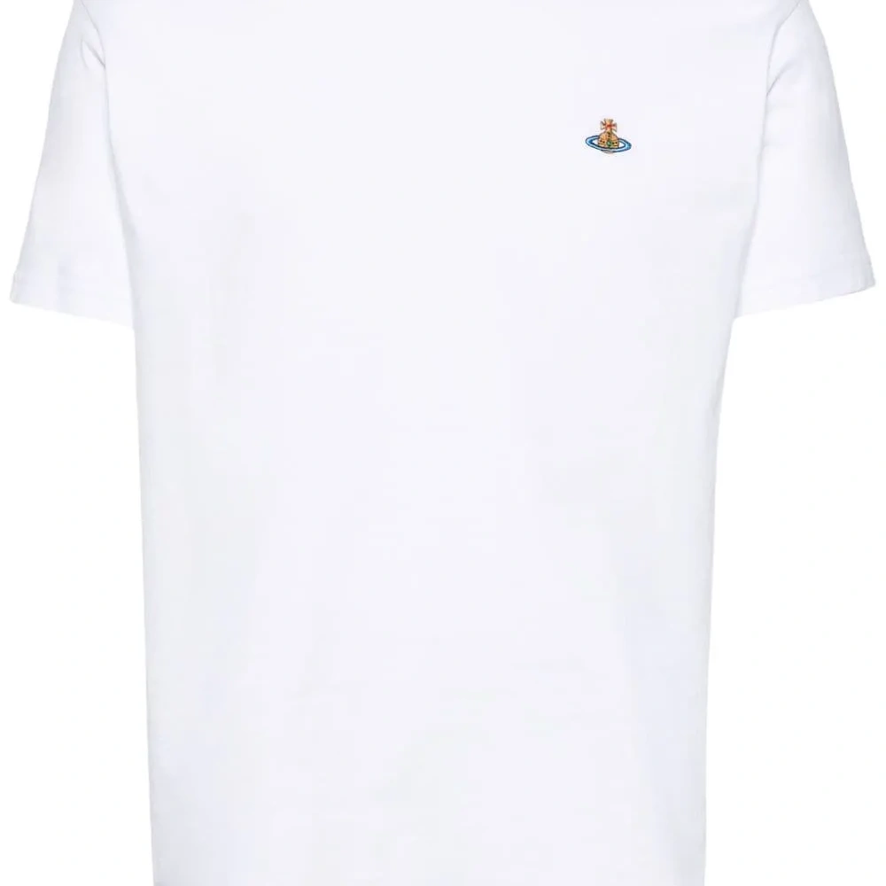 Футболка с вышитым логотипом