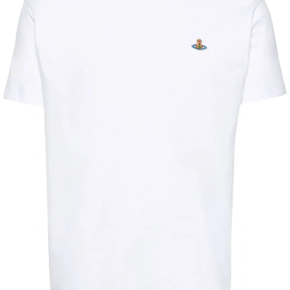 Футболка с вышитым логотипом