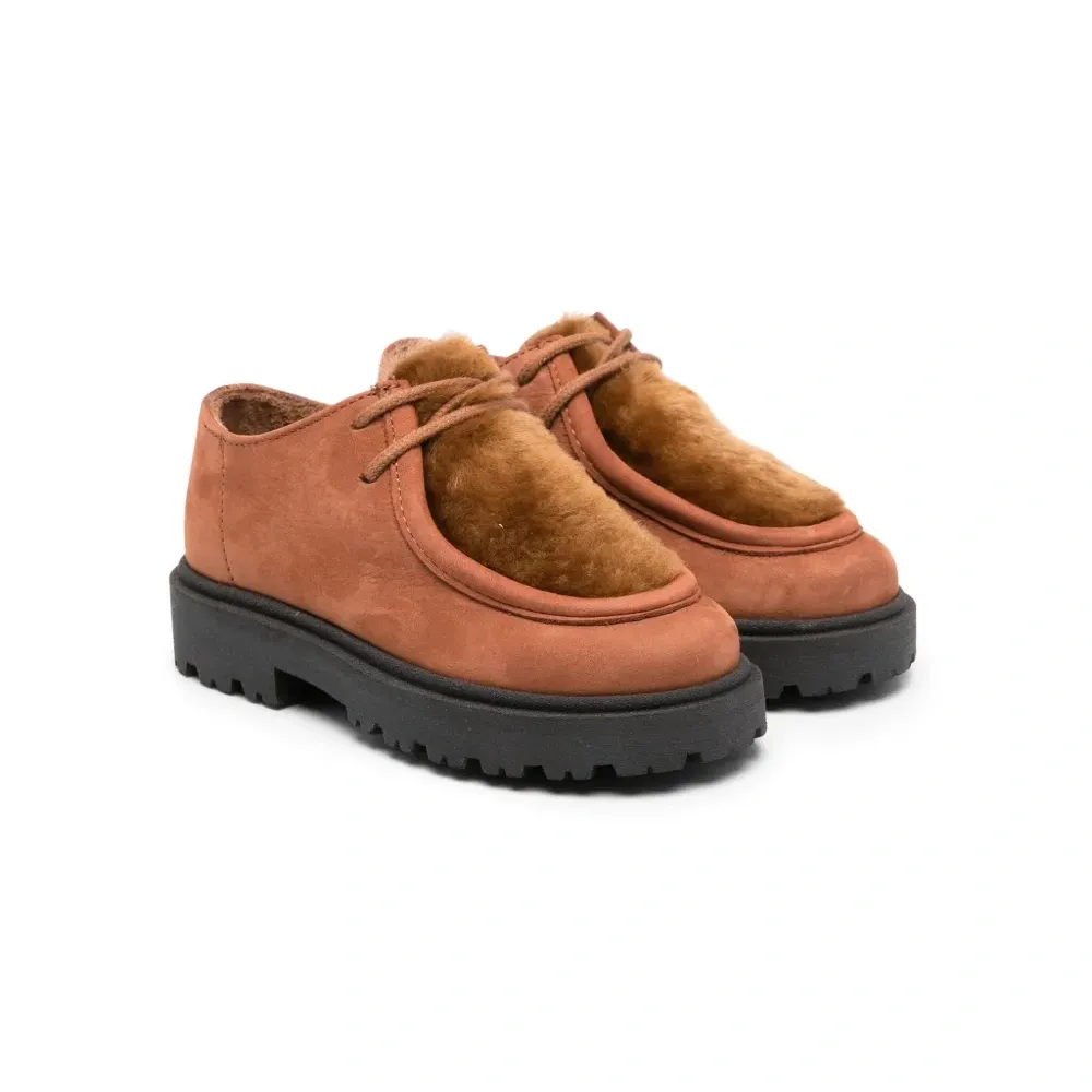 Ботинки на шнуровке