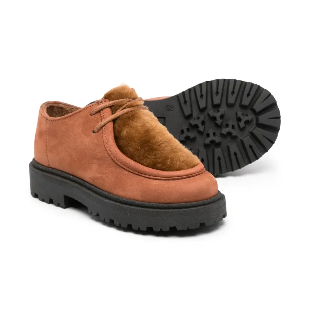 Ботинки на шнуровке