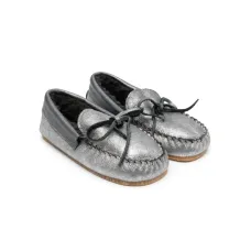 Мокасины с эффектом металлик