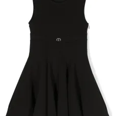 Расклешенное платье без рукавов