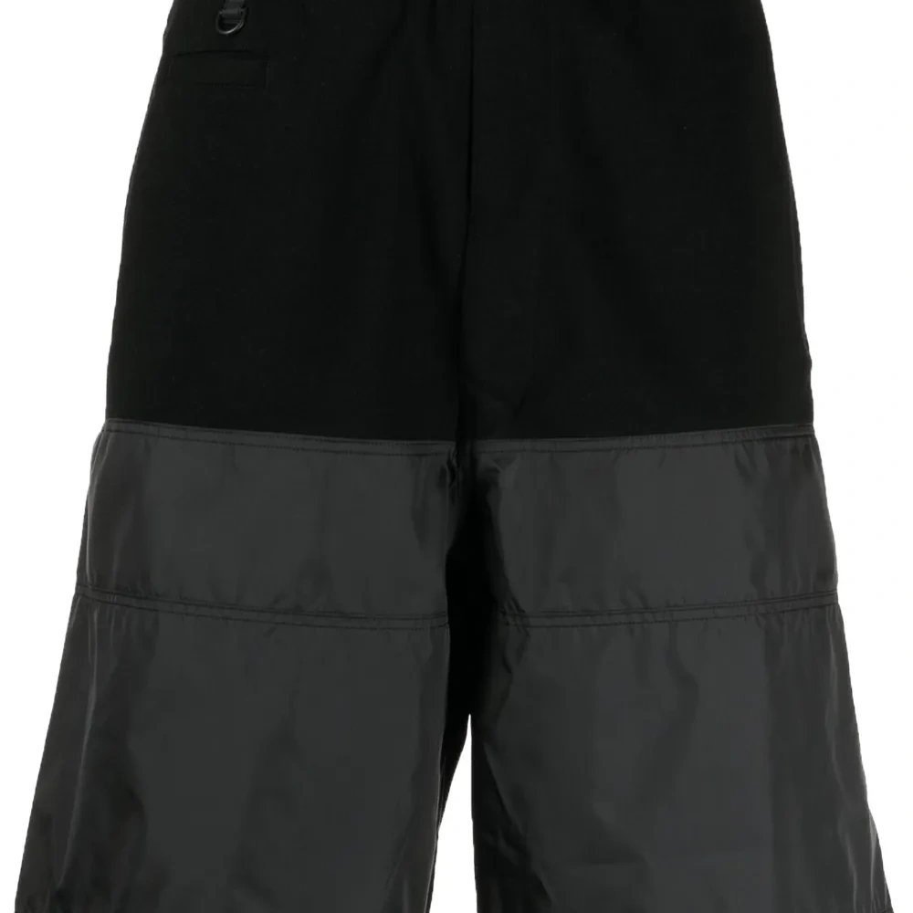 Спортивные шорты с эластичным поясом и вставками