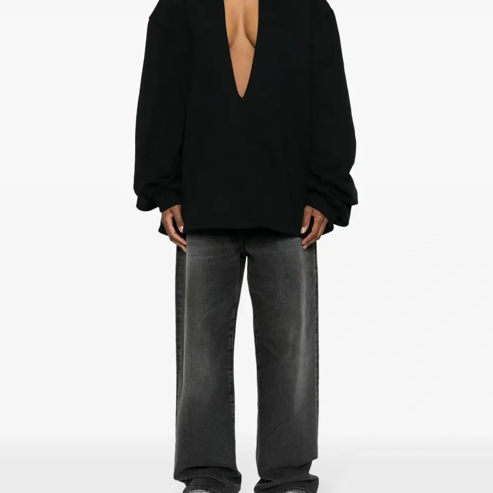 Худи с глубоким V-образным вырезом