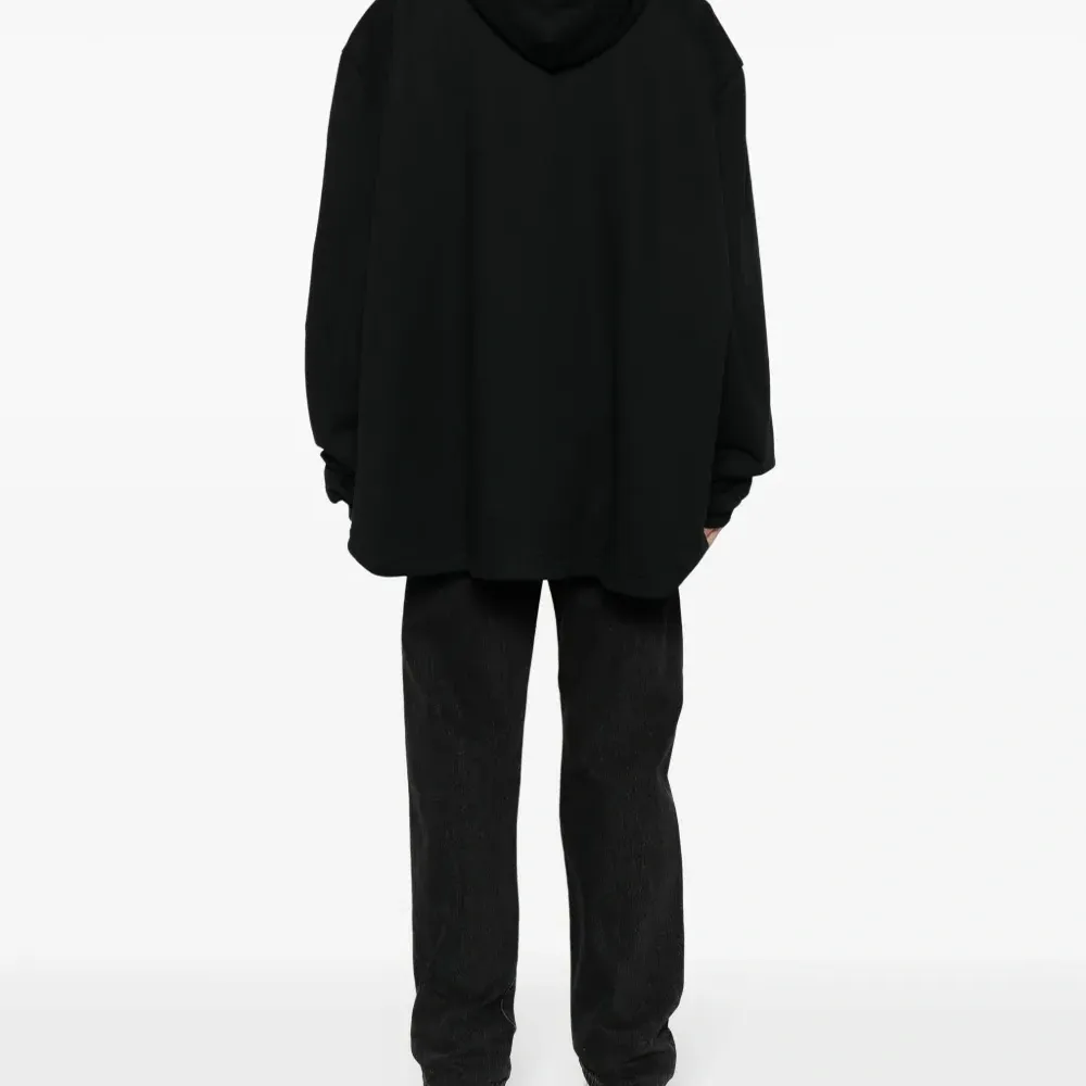 Худи с глубоким V-образным вырезом