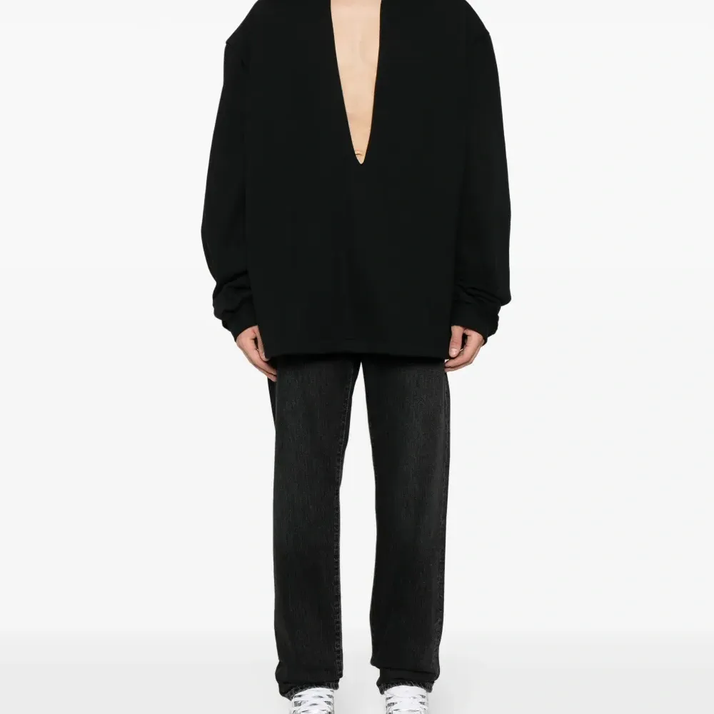 Худи с глубоким V-образным вырезом