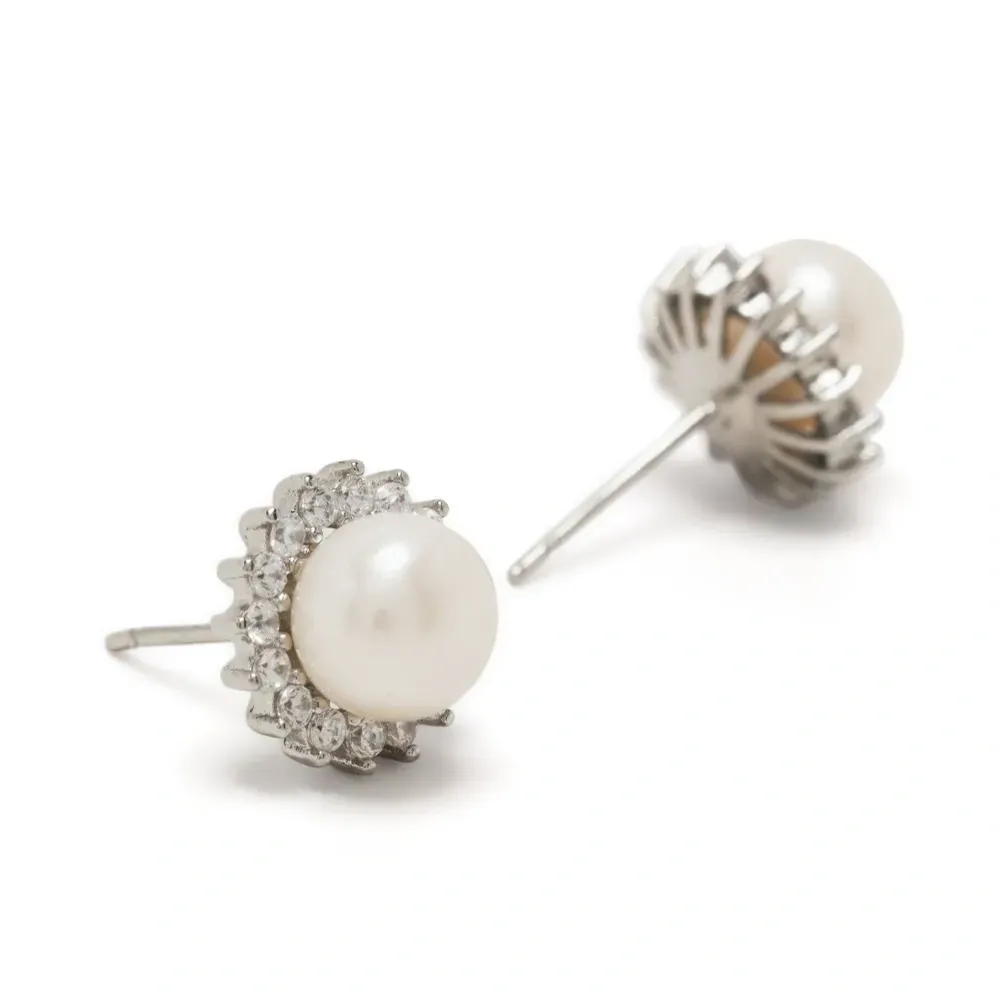 Серьги-гвоздики с жемчугом