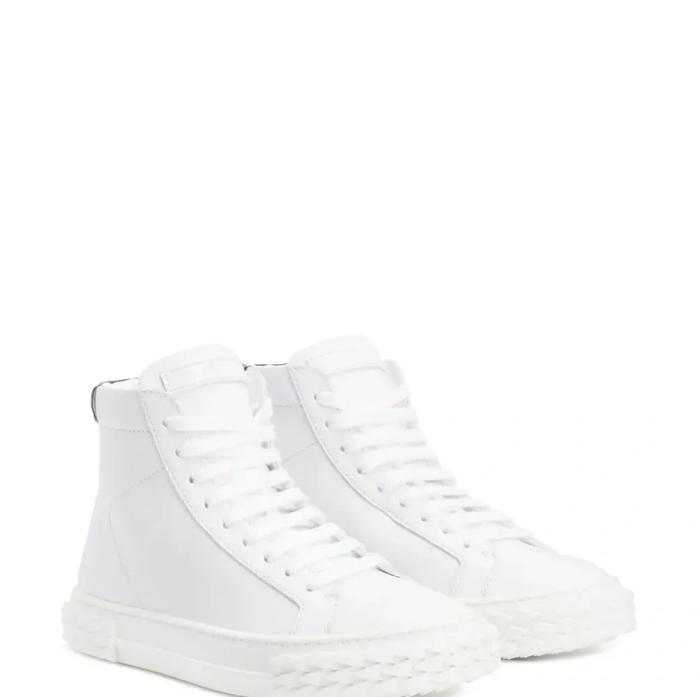 Высокие кеды на шнуровке