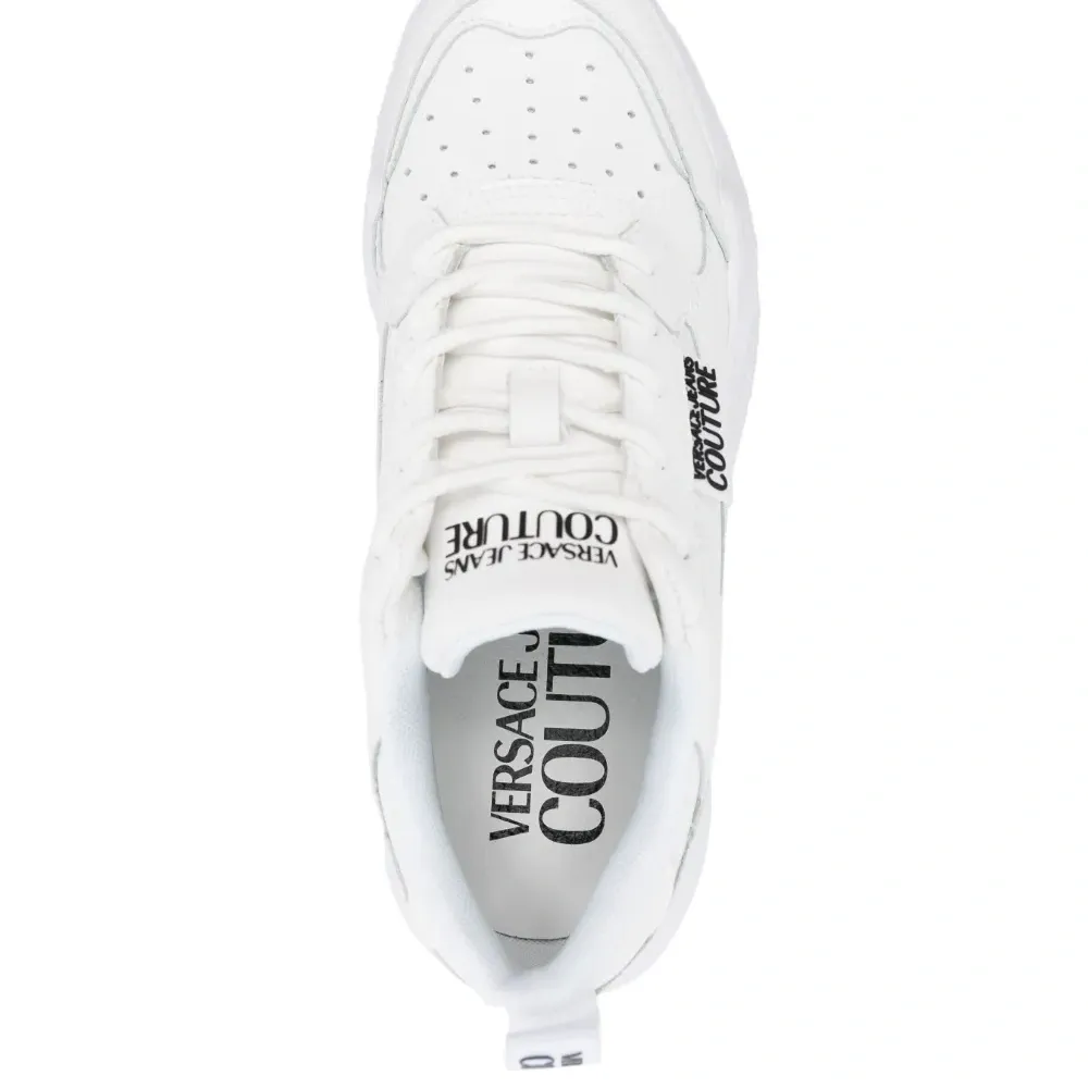 Кроссовки с нашивкой-логотипом