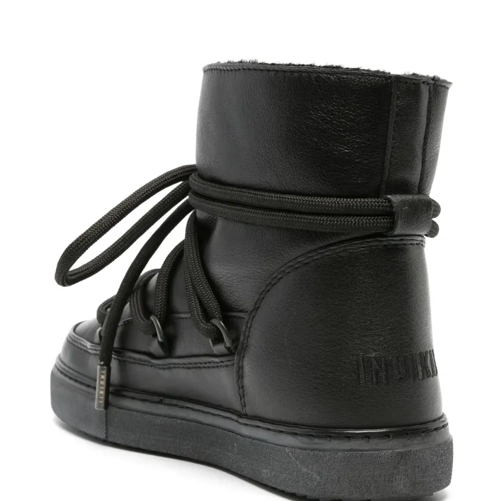 Ботинки на шнуровке