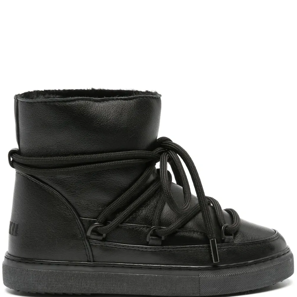 Ботинки на шнуровке